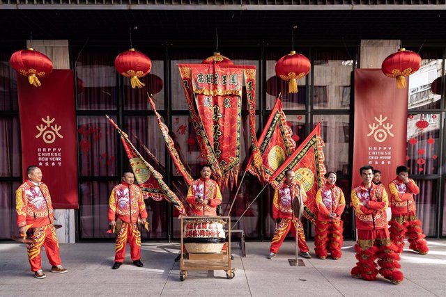 Una actuación durante la presentación del Año Nuevo Chino 2024, en el Centro Cultural de China, a 2 de febrero de 2024, en Madrid (España). 