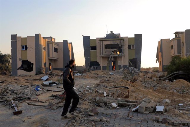 Imagen de archivo de bombardeos israelíes sobre Jan Yunis, en la Franja de Gaza 