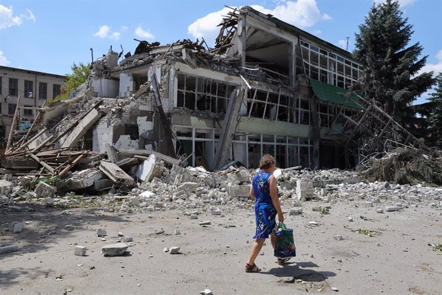Archivo - Imagen de archivo de bombardeos en Lisichansk (Lugansk)