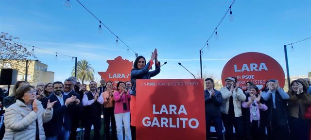 Lara Garlito presenta su precandidatura a la Secretaría General del PSOE de Extremadura