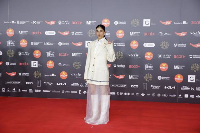 Carolina Yuste posa durante el photocall de los XVI Premis Gaudí de cine, en el Centro de Convenciones Internacional de Barcelona (CCIB), a 4 de febrero de 2024