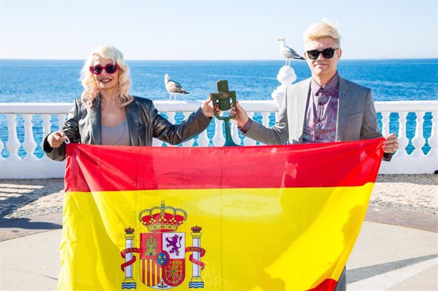 El grupo Nebulossa posa tras ganar el Benidorm Fest 2024