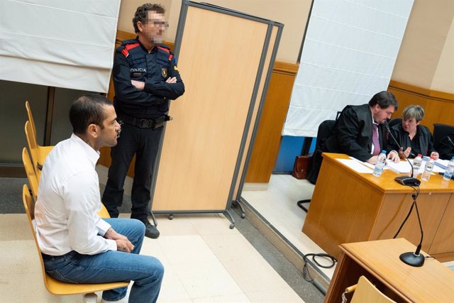 El futbolista Dani Alves durant el judici