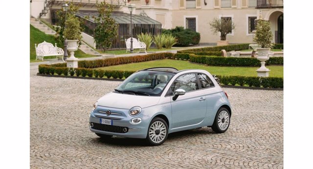 El nuevo Fiat 500 Collezione 1957, que cuenta con una carrocería bicolor.  Una edición para coleccionistas que cuenta con 1.957 unidades, ya disponible en algunos países de Europa y en Japón.