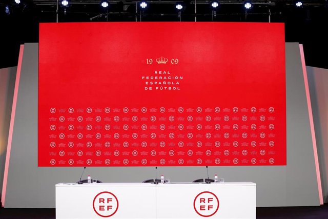 Archivo - General view during the press conference of the Spanish Football Federation RFEF, offered by Andreu Camps, General Secretary of the RFEF, and Luis Medina Cantalejo, President of the Technical Committee of Referees of Spain, at Ciudad del Futbol 