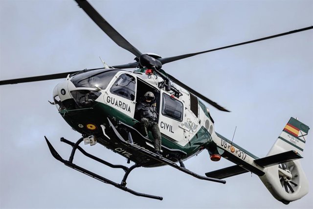 Archivo - En la búsqueda de la ancana están participando medio aéreos