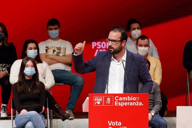 Archivo - El procurador del PSOE por Soria Ángel Hernández, en un acto público de la campaña electoral de Castilla y León en 2022.