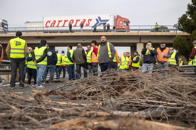 Agricultores y ganaderos provocan complicaciones en el tráfico en las carreteras de la Comunidad de Madrid