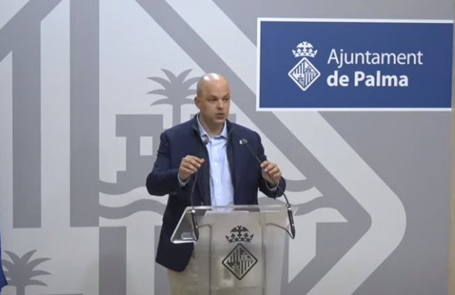 El regidor de Urbanismo y Vivienda del Ayuntamiento de Palma, Óscar Fidalgo, en rueda de prensa.