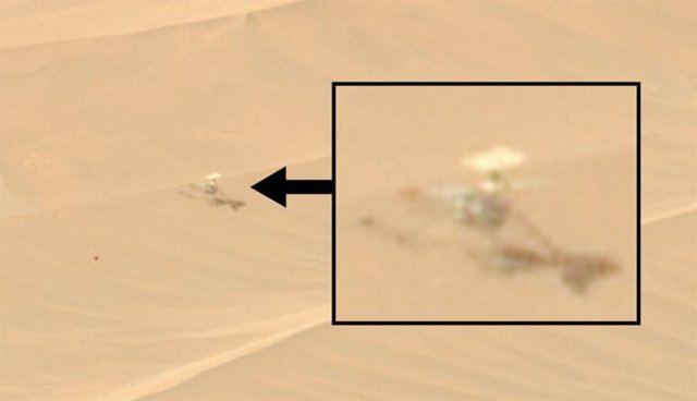 El helicóptero Ingenuity en la superficie de Marte visto por la cámara Mastcam-Z del rover Perseverance el 4 de febrero de 2024.