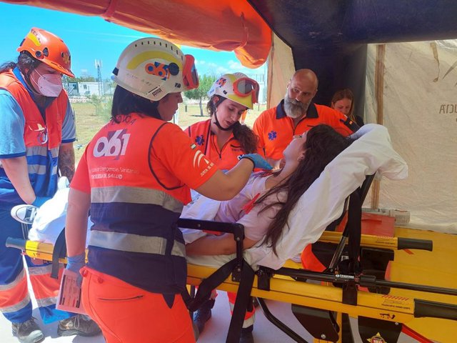 Efectivos del 061 durante un simulacro/Archivo