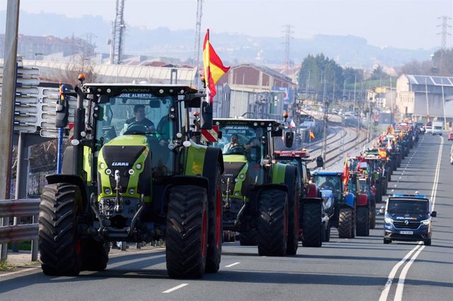 Tractorada convocada por el sindicato Solidaridad en Santander