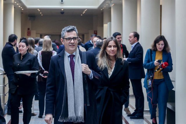 El ministro de la Presidencia, Relaciones con las Cortes y Justicia, Félix Bolaños, llega a un pleno extraordinario del Congreso de los Diputados en el Palacio del Senado, a 16 de enero de 2024, en Madrid (España). El Congreso debate hoy la toma en consid