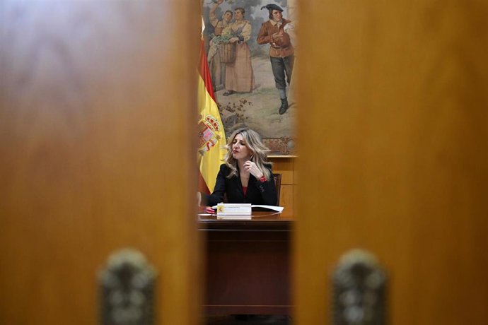 La vicepresidenta segunda del Gobierno y ministra de Trabajo, Yolanda Díaz, durante una reunión con los dirigentes autonómicos de Castilla y León de CCOO y UGT, en la sede del Ministerio