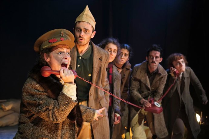 'Komedia Madarikatua' Antzezlaneko Aktoreetako Batzuk.