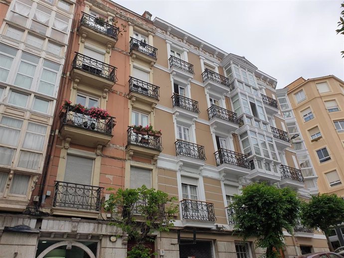 Archivo - Viviendas, pisos en Santander.- Archivo
