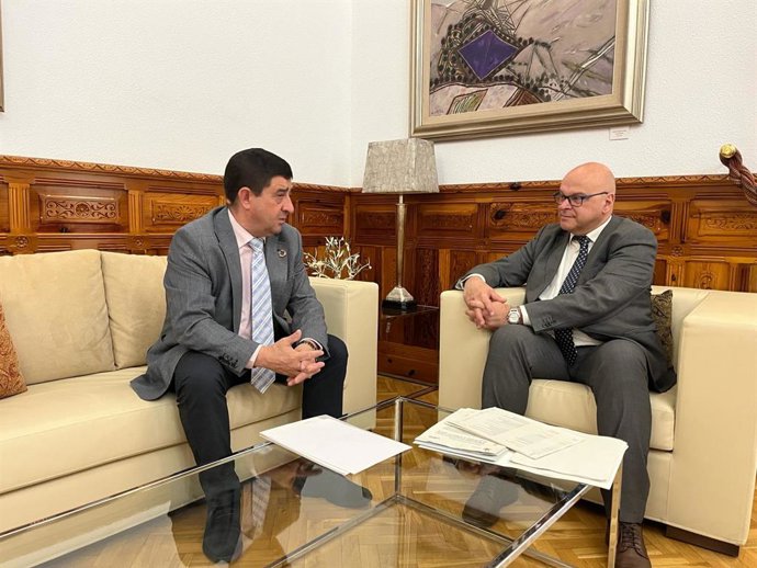 Francisco Reyes y Manuel Fernández en la reunión.