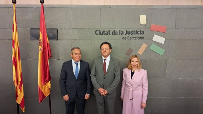 El fiscal superior de Catalunya, Francisco Bañeres; el fiscal general de l'Estat, Álvaro García Ortiz; i la fiscal en cap de Barcelona, Neus Pujal
