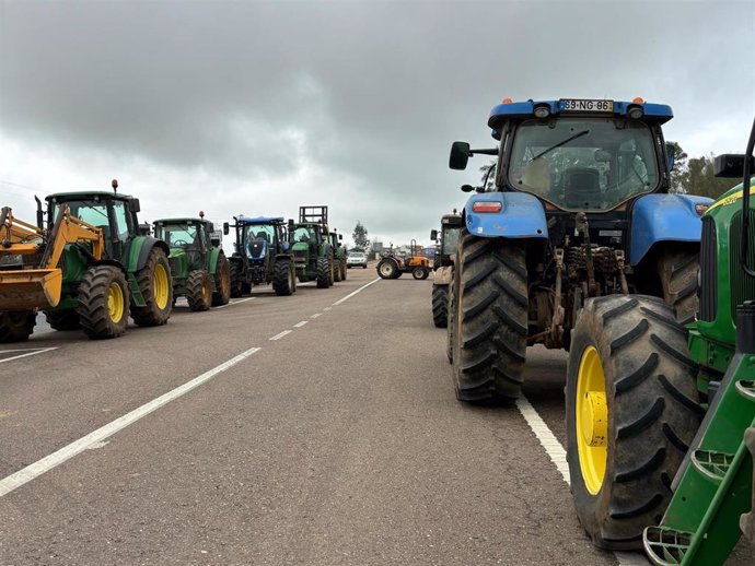 Corte de carretera protagonizado por agricultores.