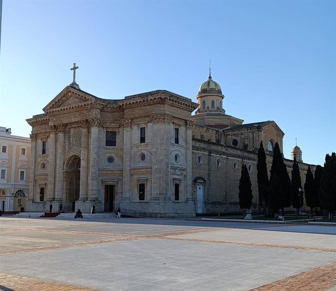 Vista exterior del Panteón de Marinos Ilustres en la Escuela de Suboficiales de la Armada en San Fernando (Cádiz)