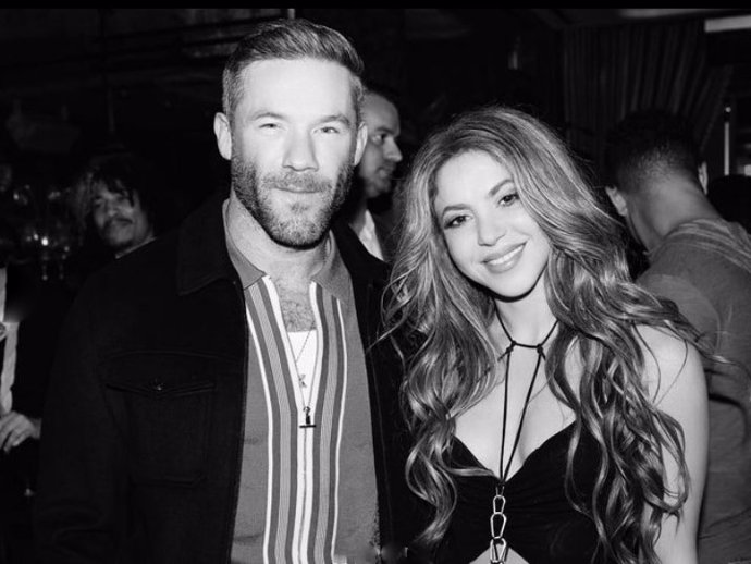 Shakira, posando en su fiesta de cumpleaños con Julian Edelman