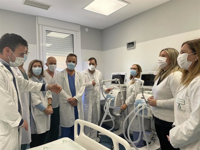 Visita a la UCI para conocer los nuevos respiradores