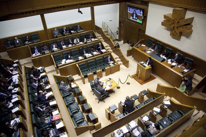 Archivo - Pleno del Parlamento Vasco 