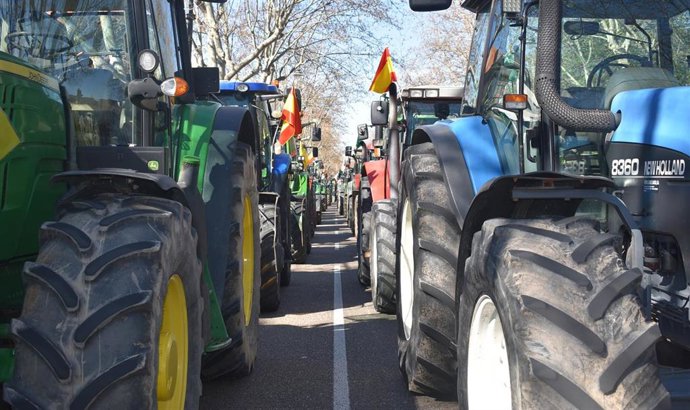Asaja, COAG y UPA convocan al sector a una tractorada el 14 de febrero en Valladolid.