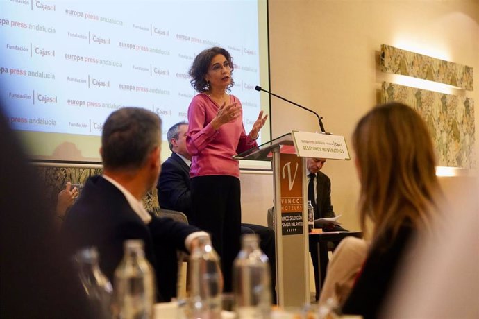 La vicepresidenta primera del Gobierno y ministra de Hacienda, María Jesús Montero, este viernes en Málaga, en los desayunos informativos de Europa Press Andalucía en colaboración con la Fundación Cajasol