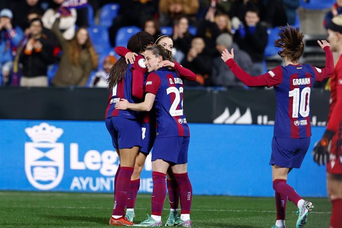 Aitana Bonmatí celebra un gol con sus compañeras del FC Barcelona