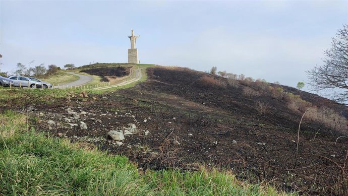 Archivo - El Monte Naranco, en Oviedo, tras el incendio que sufrió el 31 de marzo de 2023.