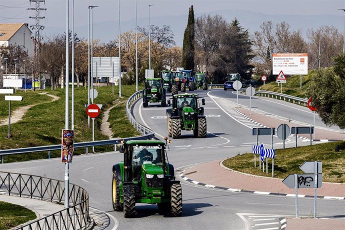 Los tractores se dirigen hacia Brunete 