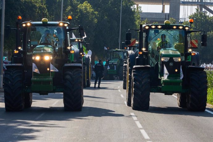 Imagen de archivo de una protesta con tractores en los últimos días en Andalucía 