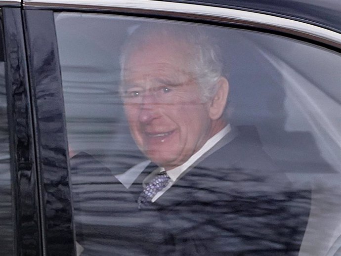 06 February 2024, United Kingdom, London: Britain's King Charles III and Queen Camilla leave Clarence House following the announcement of King Charles III's cancer diagnosis.