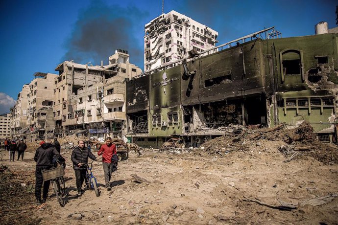 Edificios destruidos por los ataques de las fuerzas israelíes en la Franja de Gaza