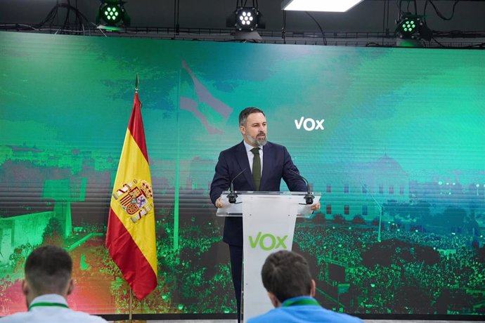 El líder de VOX, Santiago Abascal, durante una rueda de prensa tras la reunión del Comité de Acción Política de VOX, en la sede del partido, a 12 de febrero de 2024, en Madrid (España). 