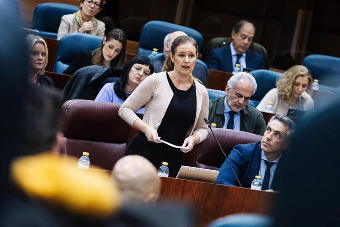 La consejera de Familia, Juventud y Asuntos Sociales, Ana Dávila-Ponce, interviene durante un pleno en la Asamblea de Madrid, a 8 de febrero de 2024, en Madrid (España).