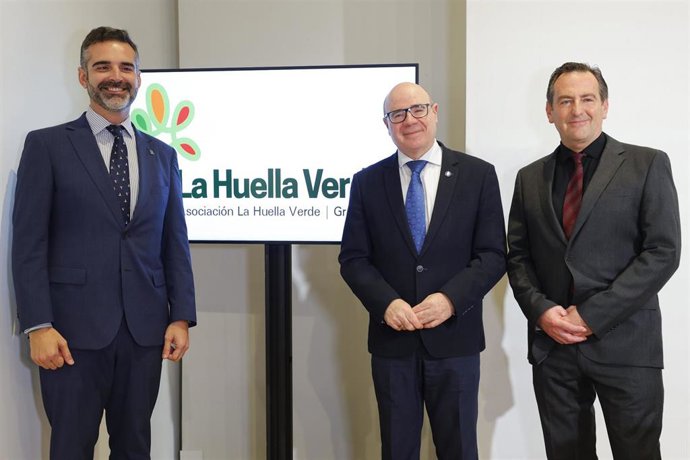 El consejero de Sostenibilidad, Medio Ambiente y Economía Azul, Ramón Fernández-Pacheco, en un acto en la Universidad de Granada.