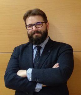 Javier Porras Belarra es Doctor en Estudios Europeos y profesor de Derecho Internacional Público y R.R.I.I.