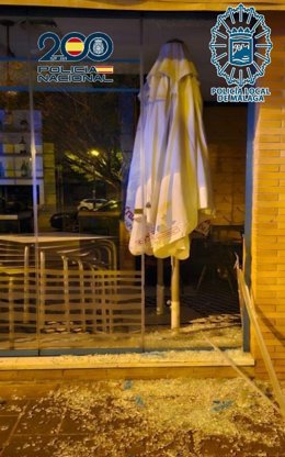 Cuatro detenidos tras robar en una marisquería a la que accedieron tras romper la cristalera de acceso