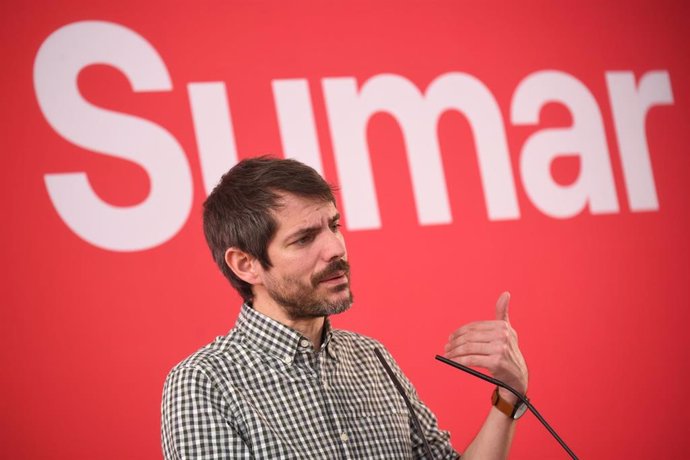 El portavoz de Sumar, Ernest Urtasun, durante una rueda de prensa, en el Espacio Rastro, a 12 de febrero de 2024, en Madrid (España).