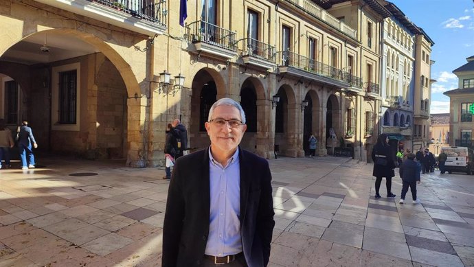 El portavoz de IU-Convocatoria por Oviedo, Gaspar Llamazares.