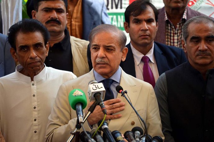 Archivo - El ex primer ministro Shehbaz Sharif