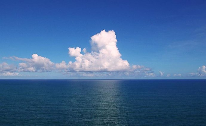 Vista de la superficie del océano Atlántico.
