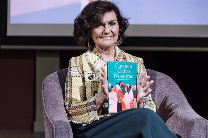 La presidenta del Consejo del Estado y exvicepresidenta del Gobierno, Carmen Calvo, durante la presentación de su libro ‘Nosotras’, en el Ateneo de Madrid, a 14 de febrero de 2024, en Madrid (España). ‘