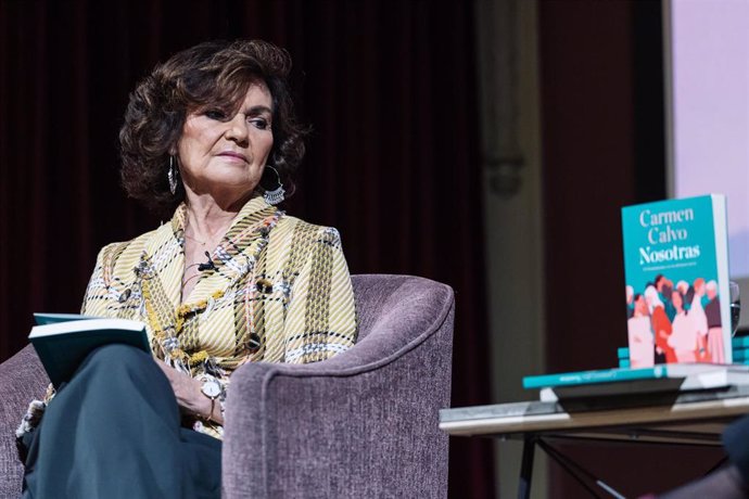 La presidenta del Consejo del Estado y exvicepresidenta del Gobierno, Carmen Calvo, durante la presentación de su libro ‘Nosotras’, en el Ateneo de Madrid, a 14 de febrero de 2024, en Madrid (España). 