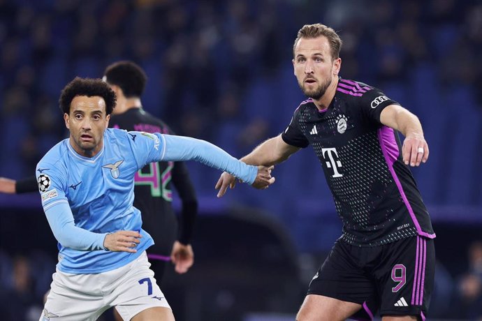 Felipe Anderson of Lazio and Harry Kane of Bayern Munich in action during the UEFA Champions League, Round of 16, 1st leg football match between SS Lazio and Bayern Munich on February 14, 2024 at Stadio Olimpico in Rome, Italy - Photo Federico Proietti / 