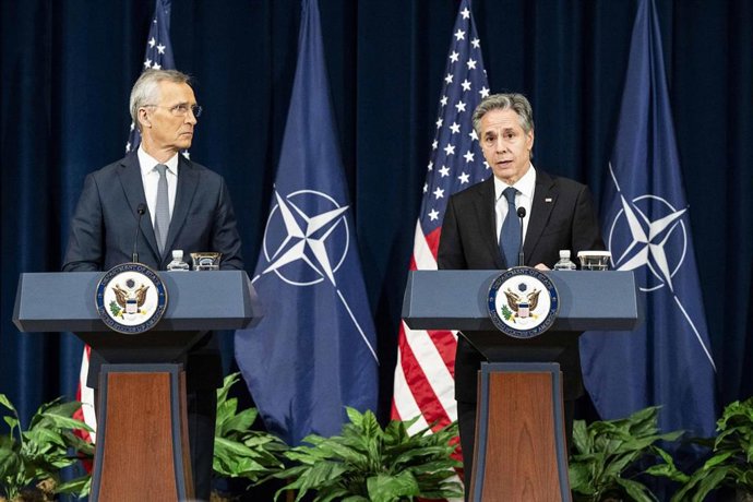 El secretario general de la OTAN, Jens Stoltenberg (izquierda), y el secretario de Estado de EEUU, Antony Blinken (derecha)