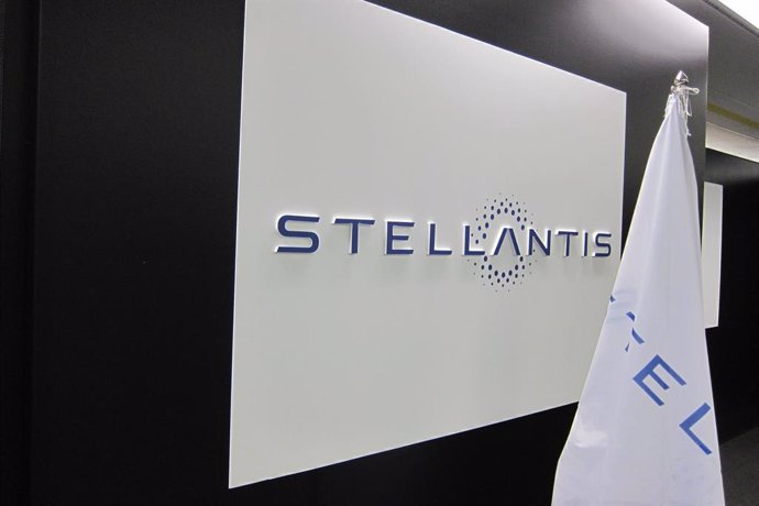 Archivo - Logo de Stellantis