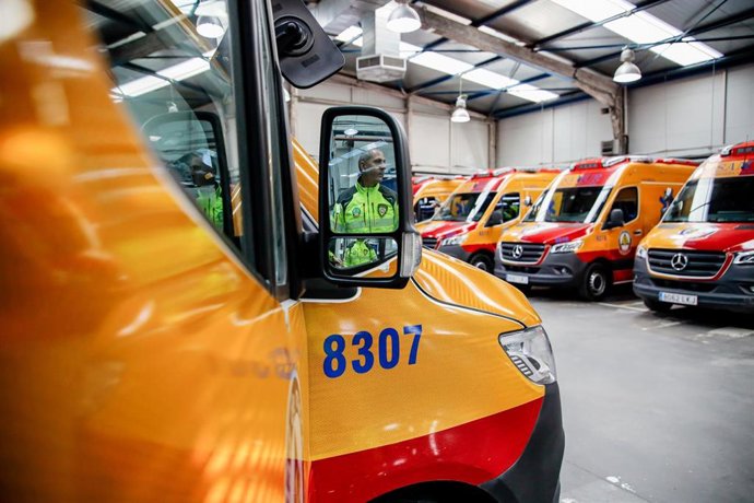 Archivo - Ambulancias en la Base 0 de Samur-PC, en Casa de Campo, a 4 de enero de 2023, en Madrid (España).
